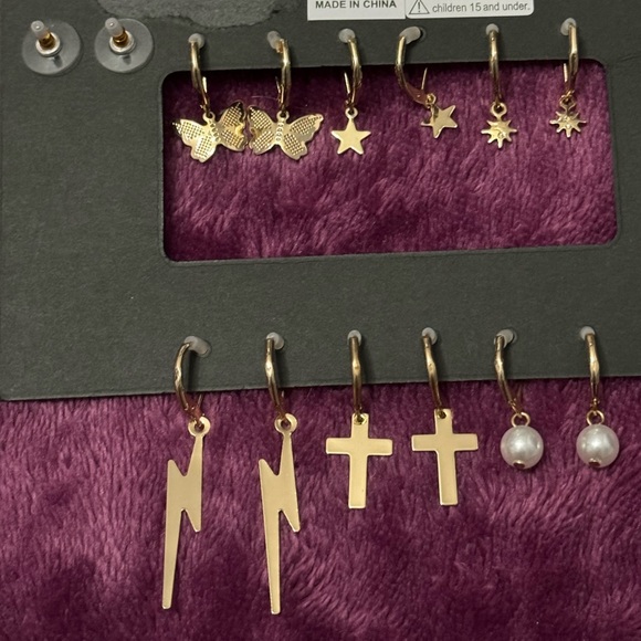 Steve Madden pierced earring set! 7 pairs in gold finish! Butterflies and more! - Picture 5 of 5